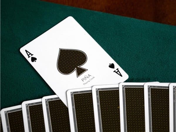 Piña Playing Cards by Ondrej Psenicka and Víctor Piña - Image 3