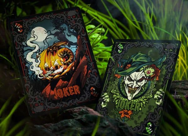 Creepy Party Playing Cards: Spooky-Green Gilded by Hòa Phan - Image 4